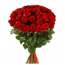 Букет из красных роз с красной атласной лентой